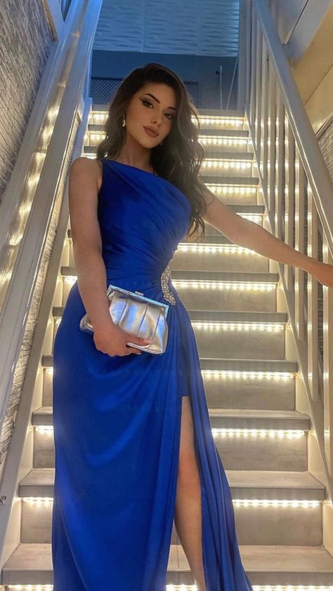 Royal Blue Dress Aesthetic, Fitted Dress Classy, Blouse Outfit Casual, Summer Hacks, Cute Homecoming Dresses, Royal Blue Dress, Driving Photography, Red Prom, Dress Aesthetic