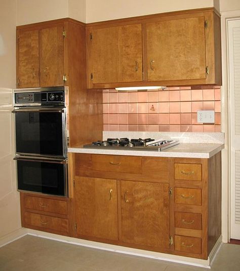 1960 kitchen design | Wood kitchen cabinets in the 1950s and 1960s - unitized vs. modular ... 1950s Kitchen Remodel, Furniture Kitchen Island, 1960s Kitchen, Small Kitchen Cabinets, Galley Kitchen Remodel, White Kitchen Remodeling, Kitchen Interior Design, Diy Backsplash, Diy Kitchen Remodel