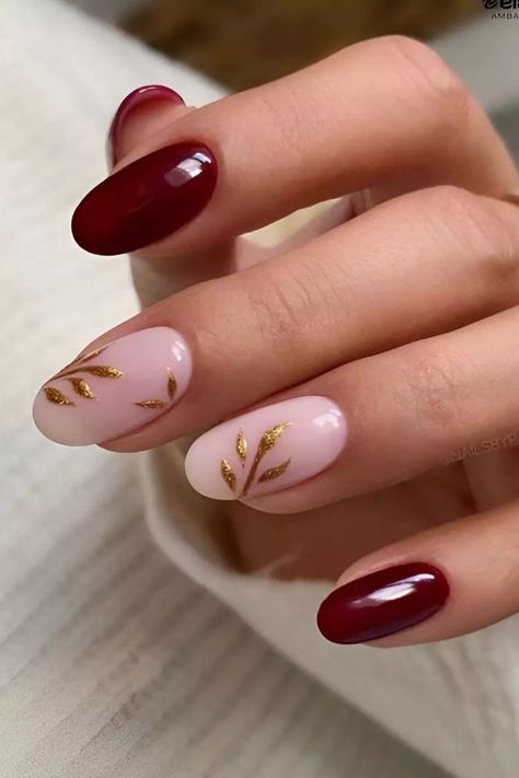 As the air gets colder, it’s the perfect time for moody manicure designs. Red wine nails are a fabulous choice for this season. The deep, dark red is so sultry and sexy that we just can’t get enough of it! The best thing about these red wine nails is that they’re versatile and come in hundreds of colors, meaning there will be at least one choice that looks gorgeous with your skin tone. Burgundy And Gold Nails Short, Maroon Nails With Gold, Maroon Nail Designs, Maroon Nail, Nails 23, Luv Nails, Kutek Disney, Wine Nails, Thanksgiving Nail Designs