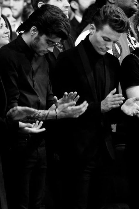 Zouis Malikson, Zayn And Louis, Louis And Zayn, Four One Direction, Zayn Malik Pics, One Direction Wallpaper, One Direction Photos, Louis And Harry, Harry Styles Pictures