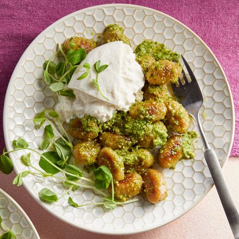 Gnocchi With Burrata, Pesto Gnocchi, Pea Pesto, Peas Recipe, Vegetarian Nutrition, Easy Vegetarian Dinner, Spring Dinner, Vegetarian Dinners, Seasonal Recipes