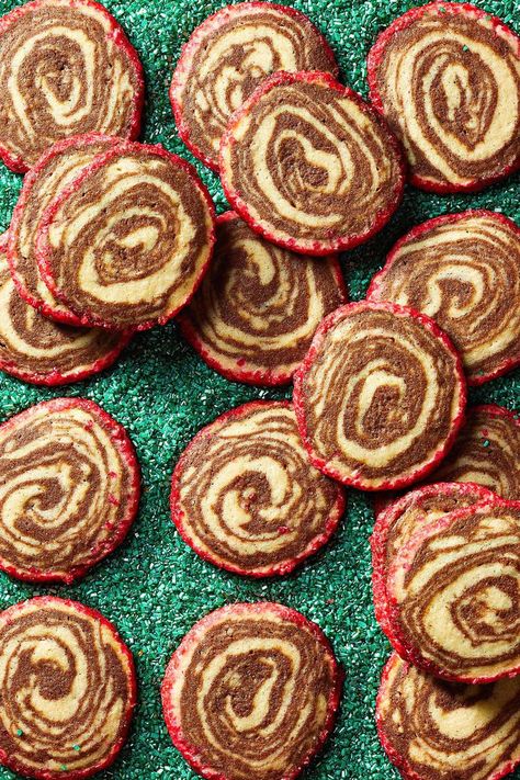 Chocolate-Peppermint Swirl Cookies Icebox Cookie Recipe, Pinwheel Cookies Recipe, Swirl Cookies, Refrigerated Cookie Dough, Icebox Cookies, Pinwheel Cookies, Cinnamon Roll Cookies, Chocolate Babka, Cookie Tray