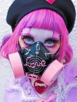 Goth Gas Mask, Goth Mask, Pastel Goth Makeup, Creepy Cute Fashion, Pastel Goth Aesthetic, Goth Kawaii, Pastel Punk, Pastel Goth Outfits, Estilo Harajuku