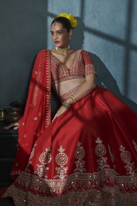 Red Silk Lehenga, Prajakta Koli, Best Indian Wedding Dresses, Simple Lehenga, Latest Bridal Lehenga, Wedding Lehenga Designs, Lehenga Designs Simple, Indian Bride Outfits, Anita Dongre