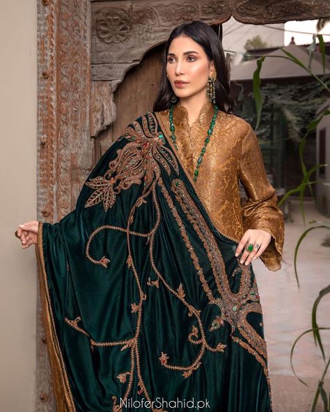 Nilofer shahid (@meeras.ns) • Instagram photos and videos Royal Colors Palette, Nilofer Shahid, Elegant Shawl, Velvet Shawl, Royal Green, Royal Colors, Velvet Shirt, Velvet Pants, Fashion Consultant