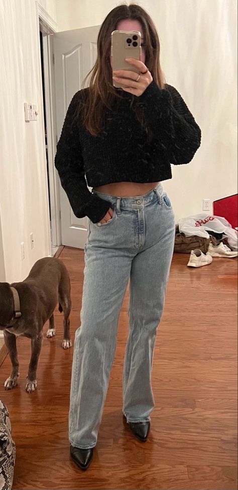 Cropped sweater. Abercrombie 90s jeans. Pointed boots Going Out Winter Outfits, Pointed Boots, 90s Jeans, Winter Outfit, Vintage Jeans, Cropped Sweater, Winter Outfits, Going Out, Dress Up