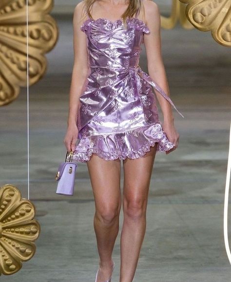 Purple Going Out Outfit, Purple Aesthetics, Runway Fashion Couture, Lavender Aesthetic, Runway Outfits, Resort 2020, Alice Mccall, Aesthetic Tumblr, Stage Outfits