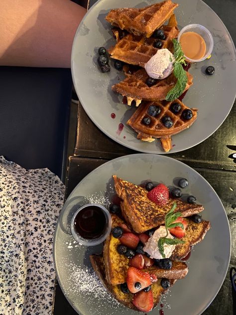 american breakfast, summer, french toast, waffles, america, las vegas, breakfast Full American Breakfast, Las Vegas Breakfast, Vegas Breakfast, Breakfast Summer, French Toast Waffles, American Breakfast, Food Recipe, Cute Couple Pictures, Couple Pictures