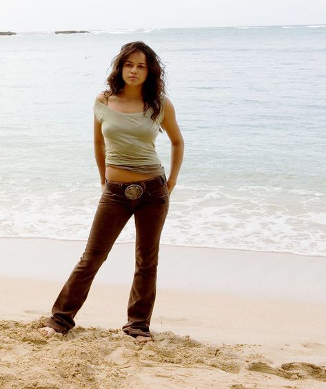 Letty Ortiz Outfits, Michel Rodriguez, 2000s Celebrity Fashion, Letty Ortiz, Fast And Furious Letty, White Top And Blue Jeans, Michelle Rodriguez, Monica Bellucci, Hollywood Fashion