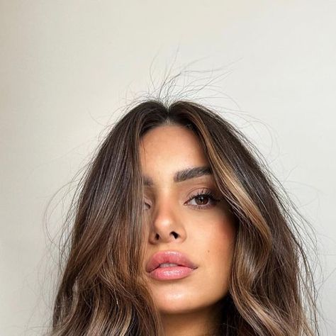 Face Framing Highlights Wavy Hair, Submitted Brunette, Brunette Hair Face Framing, Brunette Hair With Face Frame Highlights, Brunette Face Framing Highlights, Hair Contouring Brunette, Contouring Hair Brunette, Dark Brunette Balayage Hair, Dark Brunette Balayage