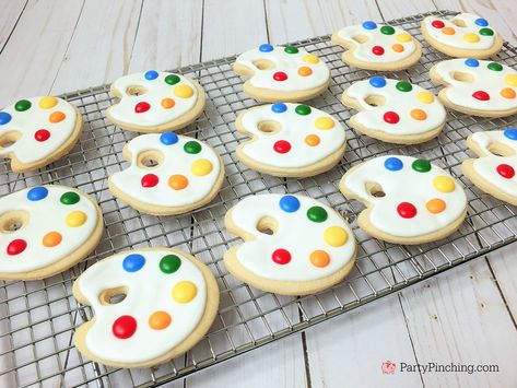 art cookies, art palette cookies, cute treats and food for art theme party, art party ideas, paint cookies Art Themed Treats, Painting Party Cookies, Art Palette Cookies, Paint Brush Cookies, Paint Pallet Cookies, Paint Party Food Ideas For Adults, Paint Palette Cookies, Art Palette Cake, Art Party Cookies