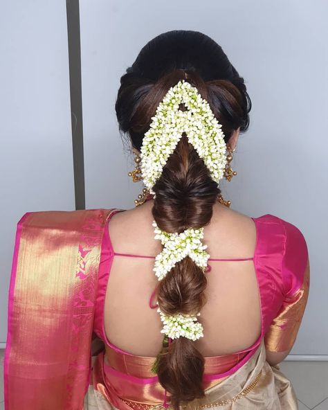 Gajra Hairstyle Front Hair Styles For Brides Indian, Muhurtham Jadai Front Hairstyle, Hair Styles For Reception On Saree, Hairstyles For Traditional Saree, Braided Hairstyles For Saree, Hairstyles For South Indian Wedding, Hair Styles For Marriage, Muhurtam Hairstyles, Wedding Saree Hairstyles