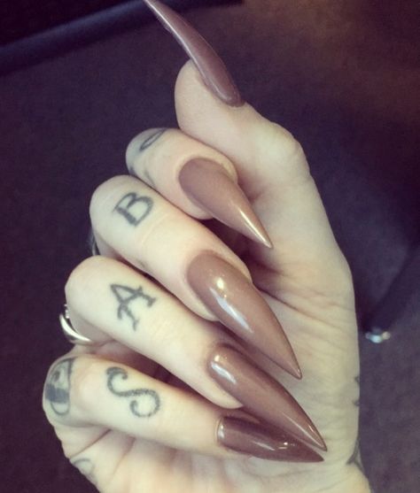 Light brown stiletto nails ☀️ Brown Stilleto Nails Design, Brown Stiletto Nails Design, Stilleto Nails Neutral, Brown Stilleto Nails Long, Beige Stiletto Nails, Champagne Stilleto Nails, Stilettos Nails, Gel Nails French, Long Stiletto Nails