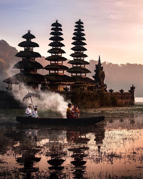 Vetement Hippie Chic, Day Of Silence, Water Temple, Voyage Bali, Bali Holidays, Popular Travel Destinations, Epic Photos, Destination Voyage, Bali Travel