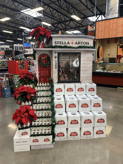 Beer Display Ideas Retail, Alcohol Display, Liquor Display, Beer Display, Retail Display Shelves, Christmas Booth, Supermarket Display, Merchandising Ideas, Beer Case