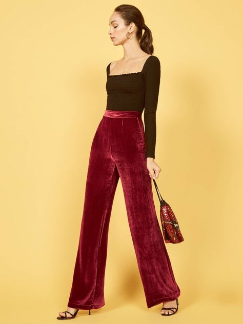 Velour Pants Outfit, Red Velvet Pants, Red Pants Outfit, Loose Fitting Pants, University Outfit, Velvet Flares, Velour Pants, Party Fits, Comfy Pants