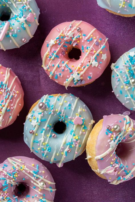 Unicorn Bark Recipe, Unicorn Doughnut, Gluten Free Doughnuts, Colorful Breakfast, Unicorn Treats, White Chocolate Bark, Baked Donut Recipes, Chocolate Melting Wafers, Doughnut Shop