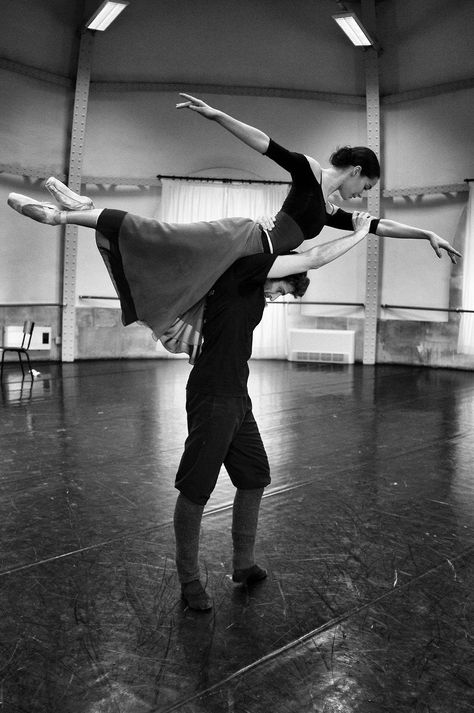 Amandine Albisson and Josua Hoffalt rehearsing Onegin Aurelie Dupont, Partner Dancing, Dance Duo, Isadora Duncan, Paris Opera Ballet, Ballet Beauty, Ballet Inspiration, Ballet Art, Dance Movement