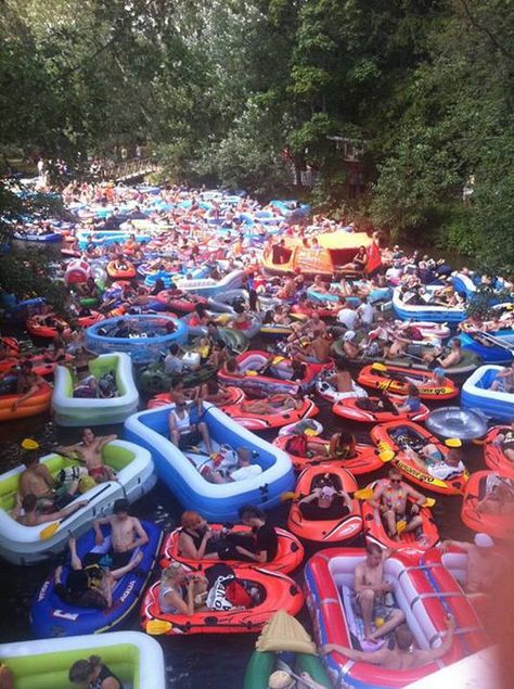 Meanwhile In Finland, Foto Langka, Beer Float, River Trip, Down The River, Helsinki Finland, I Want To Travel, صور مضحكة, Reykjavik