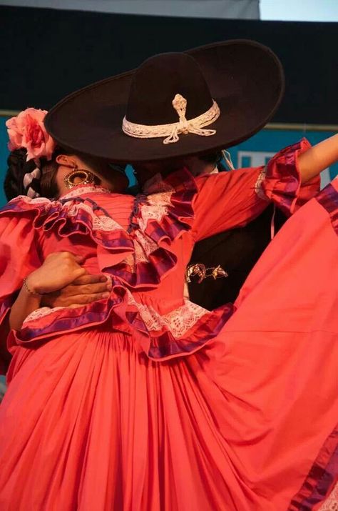 Folklorico Quince Dances, Jalisco Dress, Folklorico Dresses, Latina Culture, Mexican Quinceanera, Mexican Quinceanera Dresses, Ballet Folklorico, Latino Art, Mexican Culture Art