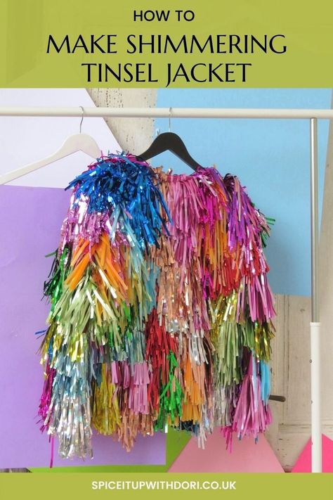 Recycled Fashion Diy, Upper Body Hiit, Diy Karneval, Tinsel Jacket, Karneval Diy, Jacket Diy, Diy Hack, Mardi Gras Costumes, Creative Clothes