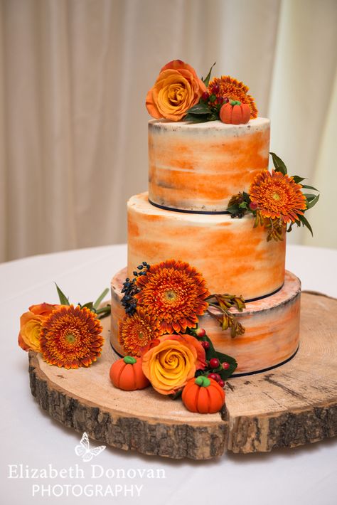 Autumn Cake Birthday, Orange Color Cake Birthday, Fall Cakes Recipes, October Wedding Cake, Fall Themed Birthday Cake, Fall Cake Flavors, Pumpkin Wedding Cake, Orange Color Cake, Fall Cake Decorating Ideas