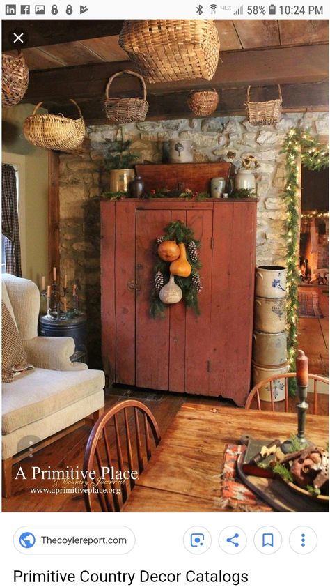 Primitive Kitchen Paint Colors, Early American Decor, Primitive Dining Rooms, Primitive Cabinets, Primitive Country Homes, Primitive Living Room, Primitive House, Primative Decor, Primitive Home Decor