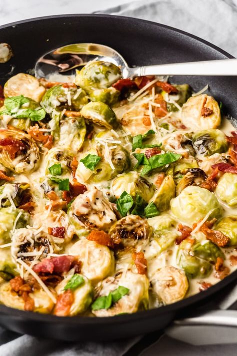 Green Keto Recipes, Brussel Sprouts Bacon, Sautéed Brussels Sprouts, Parmesan Brussels Sprouts, Keto Veggies, Zone Recipes, Brussels Sprouts With Bacon, Best Thanksgiving Side Dishes, Keto Sides