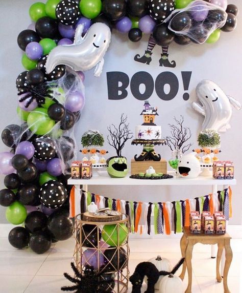 Halloween Balloons Decorations, Halloween Themed Party, Halloween First Birthday, Halloween Themed Birthday Party, Halloween 1st Birthdays, Halloween Party Balloons, Halloween Baby Shower Theme, Halloween Party Snacks, Balloons Decorations