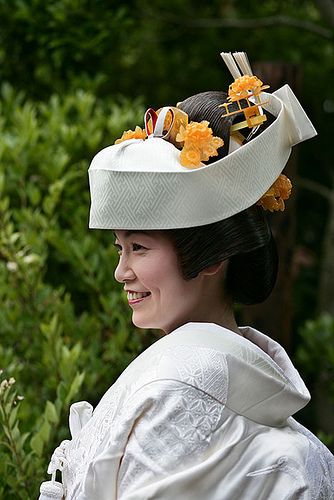 Traditional Japanese Wedding ~ Japanese Wedding Ceremony, Traditional Japanese Wedding, Japanese Hat, Japanese Wedding Dress, Wedding Reception Guest, Father Of The Groom, Red Kimono, Japanese Wedding, White Kimono