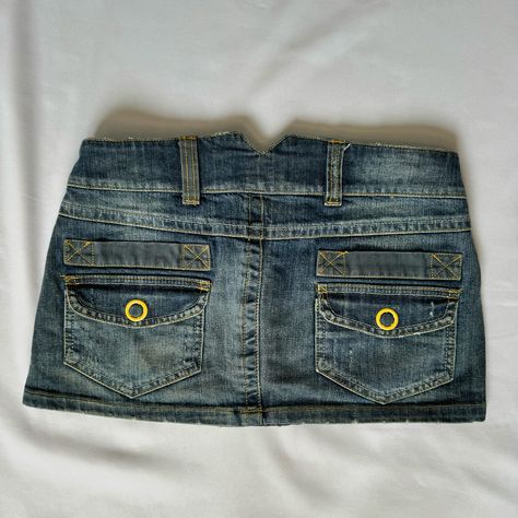 Low Rise Y2k Mini Skirt Denim mini skirt. available @cherie.vntg @depop shop 😇 #miniskirts #y2k #preloved #00sfashion #2000s #microminiskirt Low Rise Denim Skirt, 2000s Mini Skirt, Denim Mini Skirt Y2k, Low Rise Y2k, Mini Skirt Denim, Y2k Mini Skirt, Denim Miniskirt, Skirt Y2k, Skirt Denim