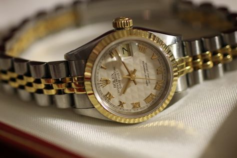 Ladies Two-Tone Pyramid Dial Datejust Rolex Vintage Ladies, Rolex Datejust Women, Rolex Lady Datejust, Fashion Style Women, Vintage Watches Women, Watches Women, Ladies Watches, Vintage Rolex, Grad Gifts