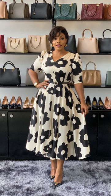 Formal Simple Dress, English Wears Gown, Mother Goals, English Wears, Long Flare Dress, Gown For Pregnant Women, Corporate Gowns, African Print Long Dress, Hourglass Outfits