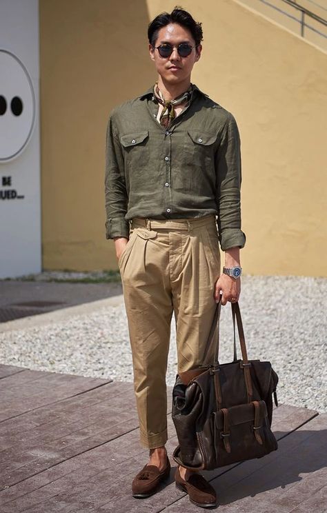 Bandana Inspo - Imgur Europe Men’s Fashion, Arab Mens Fashion, Classic Style Men Vintage, Parisian Men Style, Green Linen Pants Outfit, Italian Style Men, Bohemian Formal, Mens Street Style Spring, Men's Street Style Photography