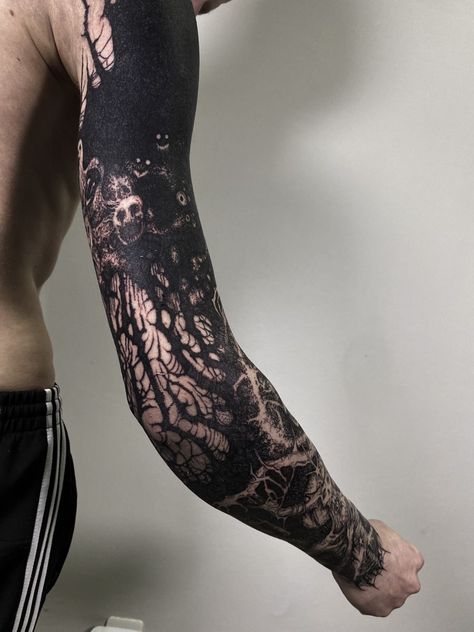 Creepy Leg Tattoos, Gloomy Tattoo, Upper Arm Tattoo Men, Arm Tattoo Men, Dark Mark Tattoos, Black Sleeve Tattoo, Upper Arm Tattoo, Underground Tattoo, Side Hip Tattoos