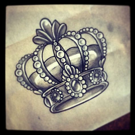 by http://instagram.com/kirkymareedonnelly A Crown Tattoo, Royalty Tattoo, Queen Crown Tattoo, Crown Tattoos For Women, Tato Maori, Crown Tattoo Design, Couples Tattoo Designs, Queen Tattoo, Crown Tattoo