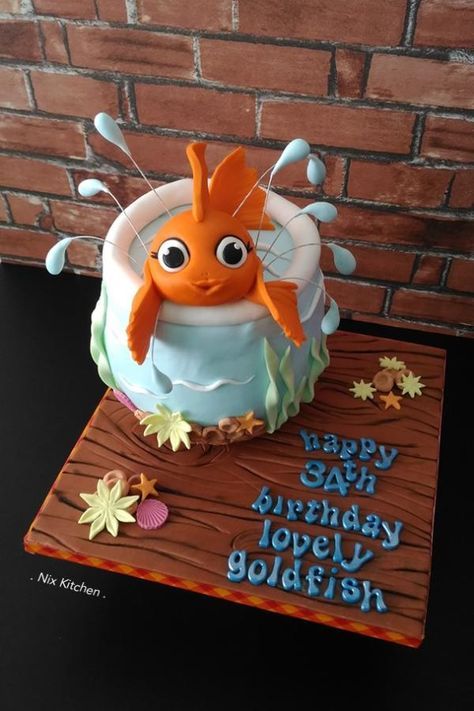 Pretty Goldfish - cake by Nix Kitchen Pretty Goldfish, Goldfish Cake, Cake Recipes Ideas, Fantasy Cake, Cupcakes Decorados, Animal Cakes, Gateaux Cake, Crazy Cakes, Fish Cake