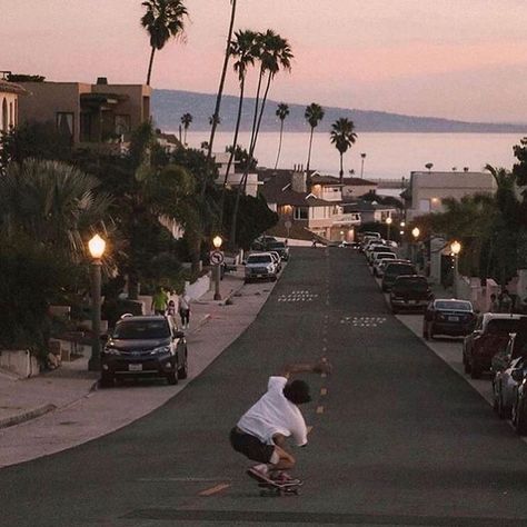 Skate Aesthetic, Skateboard Aesthetic, Wow Photo, Skater Boys, Mid 90s, Skater Aesthetic, Photo Wall Collage, Pretty Places, Grunge Aesthetic