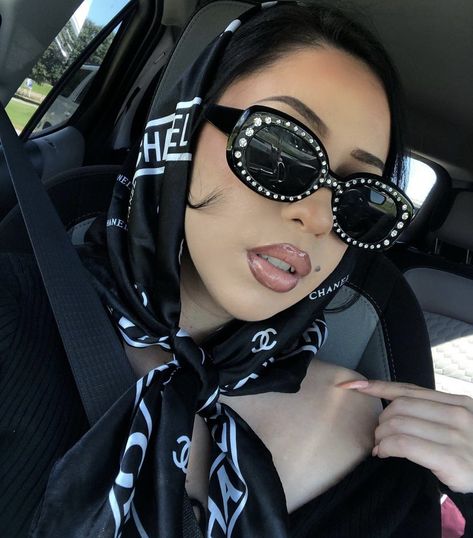 Tea Party Attire, Scarf Aesthetic, Glossy Lips Makeup, Dior Girl, Head Scarf Styles, Rihanna Style, Trendy Glasses, Scarf Outfit, Fashion Eye Glasses