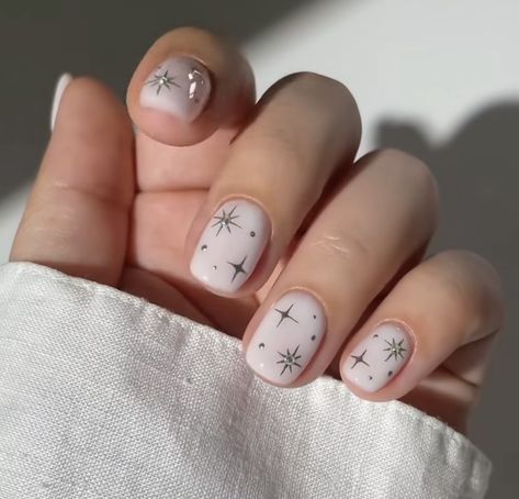 Natural Nails Manicure, Star Nail Art, Moon Nails, Subtle Nails, Star Nails, Fall Nail Colors, Girls Nails, Accent Nails, Cool Nail Designs