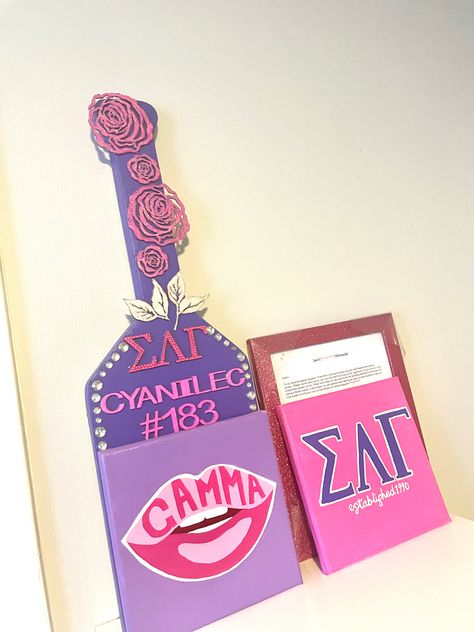 Sigma Lambda Gamma Paddles, Sorority Decor, Sorority Decorations, Sigma Lambda Gamma, Greek Crafts, Sorority Art, Big Little Basket, Sorority Paddles, Cap Decoration