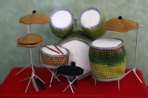 Drums.  #amigurumi, #crochet, #drums, #handmade, #amicrafter Music Amigurumi, Crochet Drum, Crochet Music, Magic Crafts, Crochet Dreamcatcher, Green Yarn, A Birthday Present, The Drums, Snare Drums