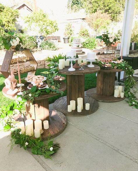 Witchy Room Aesthetic, Front Porch Decor Fall, Backgrounds Autumn, Cute Fall Backgrounds, Wooden Spool Tables, Autumn Living Room, Witchy Room, Spool Tables, Western Themed Wedding