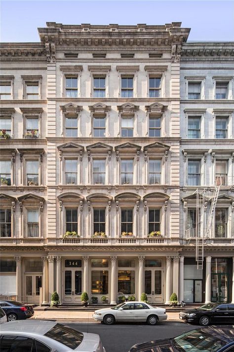 This exceptional limestone loft mansion, spotted on Elliman, was built in 1862 and was just recently gut renovated to the highest standards, situated in the heart of Tribeca, New York. Cast Iron Architecture, Tribeca Apartment, Classic Facade, Tribeca Loft, Classic Building, Building Front, Neoclassical Architecture, French Architecture, Classic Architecture