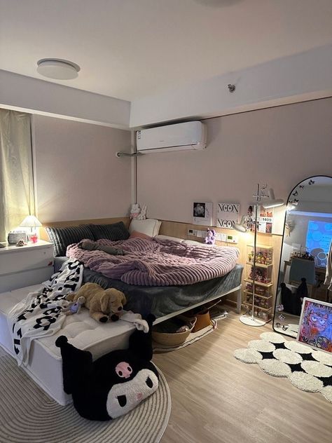 Indoor Colour Ideas, Shared Dorm Room Aesthetic, Bedroom Ideas With Couch, Room Flooring Ideas Bedrooms, Korean Style Room, التصميم الخارجي للمنزل, Pinterest Room Decor, Redecorate Bedroom, Dream House Rooms