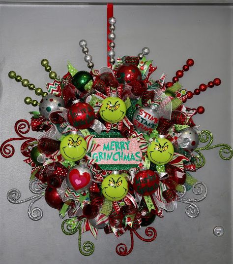 Don't Sweat The Technique: Grinch Deco Mesh Wreath Grinch Christmas Wreath Diy, Grinch Wreath Ideas, Diy Grinch Wreath, Grinch Christmas Wreath, Grinch Ideas, Grinch Sign, Diy Grinch, Grinch Tree, Grinch Stuff