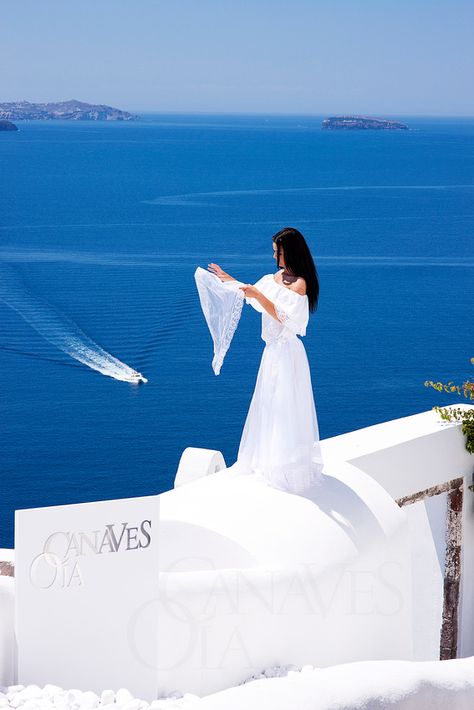 . Honeymoon Photography, Hotel Photography, Luxury Beach Resorts, Gorgeous Places, Village Photos, Santorini Island, Most Luxurious Hotels, Santorini Wedding, Women Faces