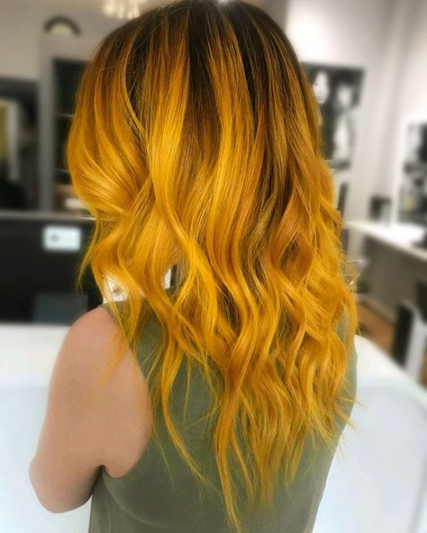 Colorists and stylists on Instagram are sharing photos of what they're calling "mustard hair," a spicy mix of yellow, orange, and brown that looks surprisingly flattering on a wide variety of skin tones. Yellow Hair Color, Hair Color Purple, Short Hair Color, Hair Color Blue, Yellow Hair, Orange Hair, Hair Inspo Color, Cool Hair Color, Grunge Hair