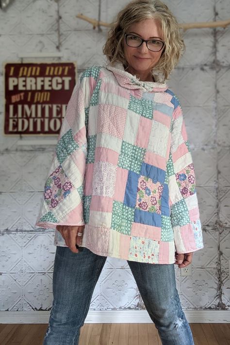 Antique Quilt Pullover, Quilt Pullover Pattern, Quilt Hoodie Diy, Hoodie Made From Quilt, Upcycle Quilt Jacket, Quilted Pullover Pattern, Quilt Sweatshirt Pattern, Jacket Made From Old Quilt, Pattern For Quilted Jacket