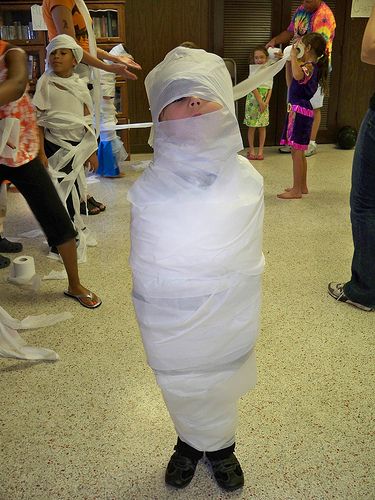 Mummy-wrapping contest using toilet paper; the kids  had fun!! Halloween Class Games, First Grade Halloween Party, Mummy Wrap Game, Toilet Paper Mummy, Kindergarten Halloween Party, Halloween Art Lessons, Kindergarten Halloween, Halloween Party Planning, Mummy Wrap